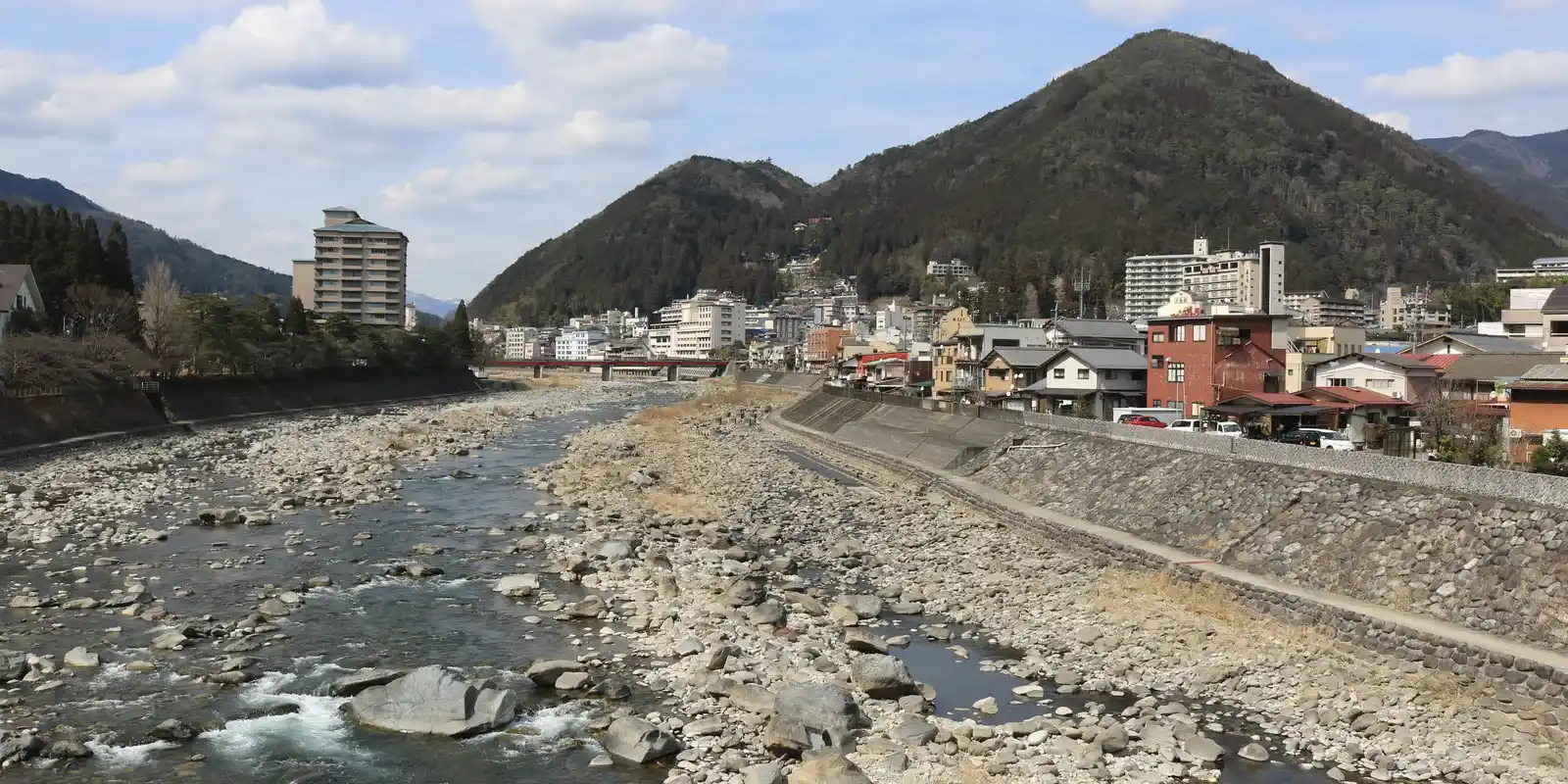 Is Gero Onsen Worth It? Foreign and Japanese Visitors Agree on What's Missing
