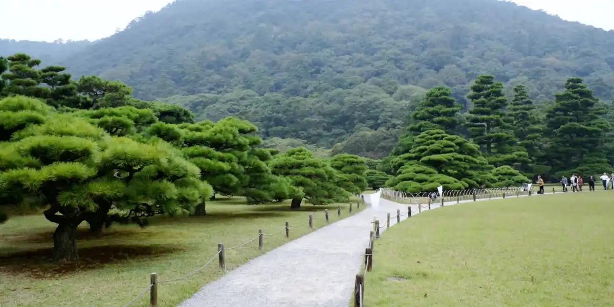 Lohnt sich der Ritsurin-Garten? Japan strich ihn von der berühmten Liste, und wer hinfährt, versteht nicht, warum