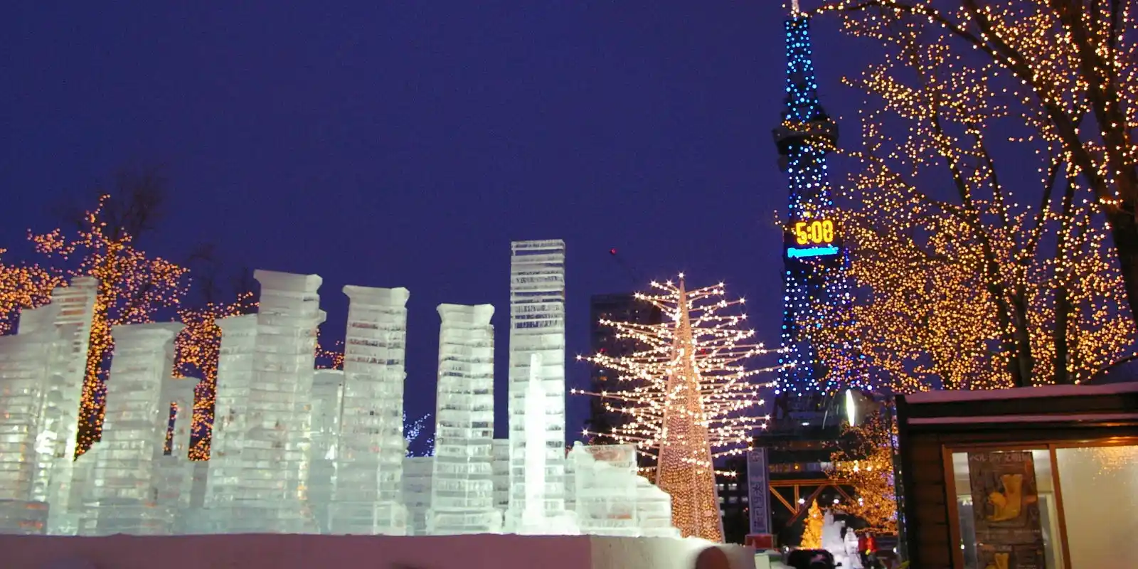 Lohnt sich das Schneefestival in Sapporo? In den gesammelten Stimmen waren internationale Besucher mehr als doppelt so oft enttäuscht wie japanische (23 % zu 9 %)