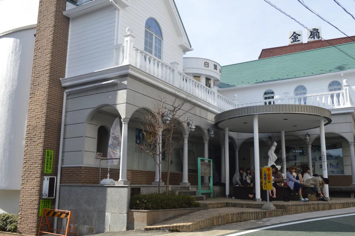 Shirasagi-no-yu, a public bathhouse in the middle of Gero's onsen town, with a footbath in front of it